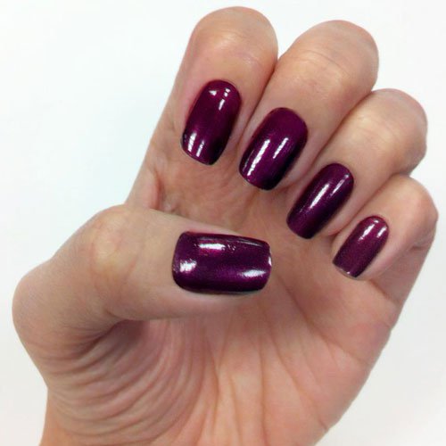 Esmalte de uñas Risqué Affair morado metalizado 8ml