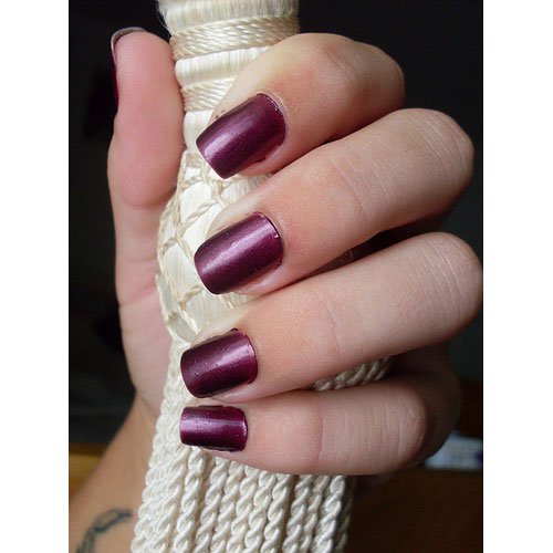 Esmalte de uñas Risqué Affair morado metalizado 8ml