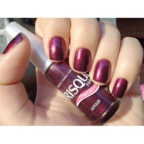 Esmalte de uñas Risqué Affair morado metalizado 8ml